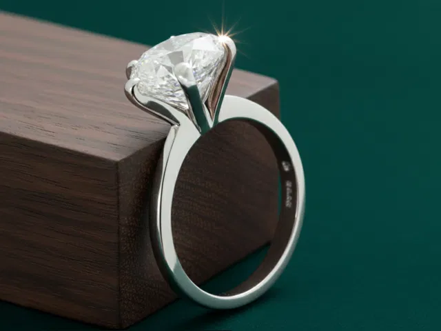 PLATINUM SIX CLAW DIAMOND SOLITAIRE